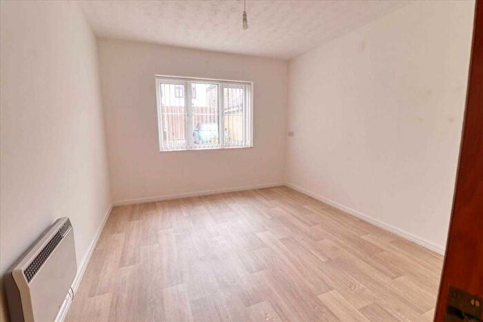 1 Bedroom Apartment For Sale In Westcliff Court, Clacton On Sea, CO15