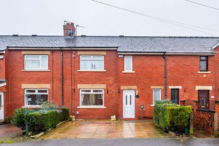 2 Bedroom Town House For Sale In Whitehall Grove, Drighlington, BD11