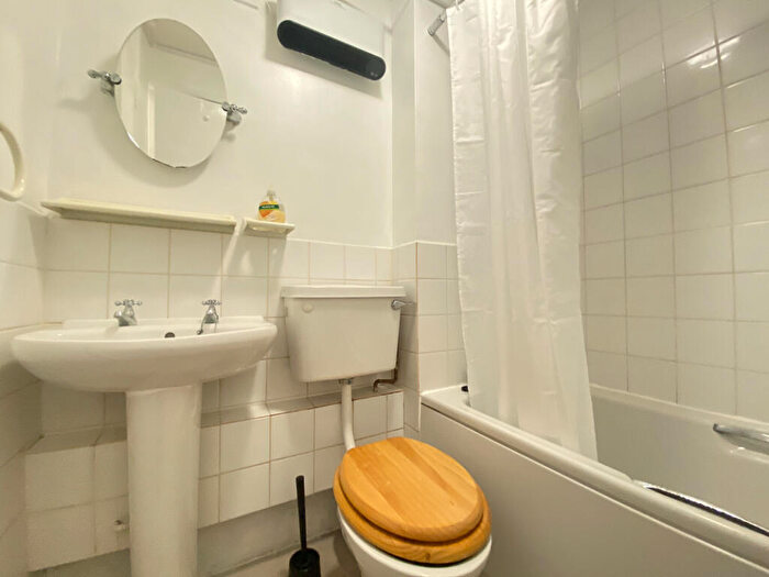 1 Bedroom Flat To Rent In Swinderby Drive, Oakwood, Derby, Derbyshire, DE21