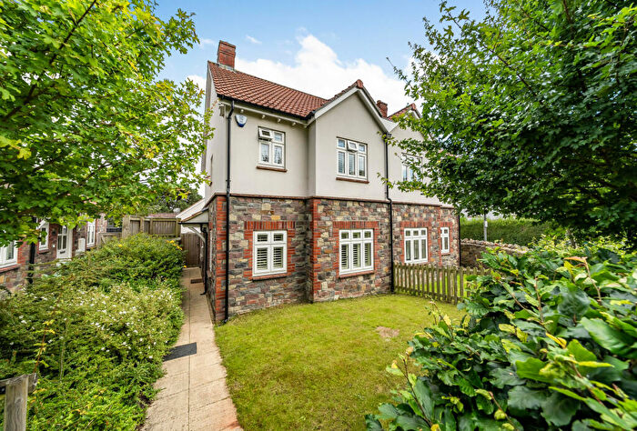 3 Bedroom Semi-Detached House For Sale In Bawns Close, Long Ashton, Bristol, North Somerset, BS41