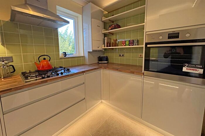 2 Bedroom Flat For Sale In Godalming, GU7