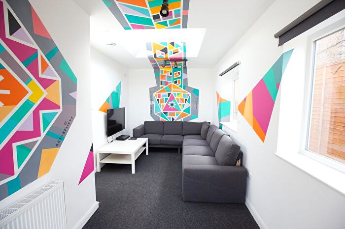 6 Bedroom Detached House To Rent In Hillside, Brighton, BN2