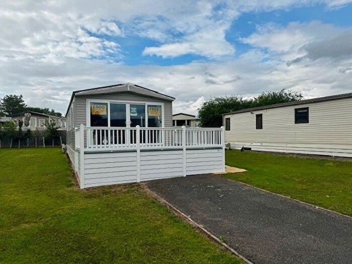 3 Bedroom Park Home For Sale In Carlton, Saxmundham, IP17