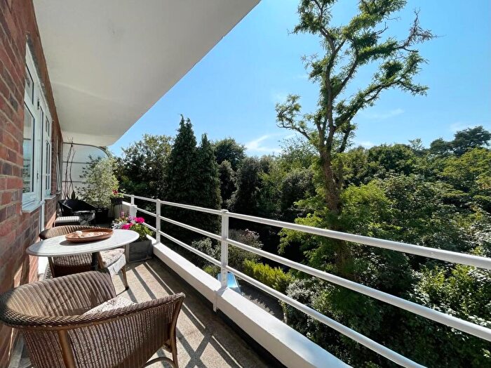 2 Bedroom Apartment For Sale In Durley Chine Court West Cliff Road, Bournemouth, BH2