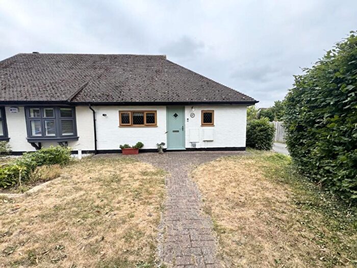 2 Bedroom Bungalow To Rent In Farrier Close, Weavering, Maidstone, ME14