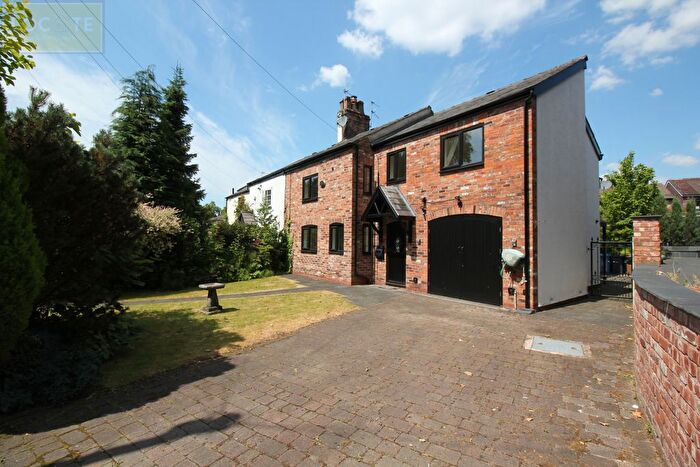 4 Bedroom Semi-Detached House To Rent In Roe Green, Worsley, Manchester, M28