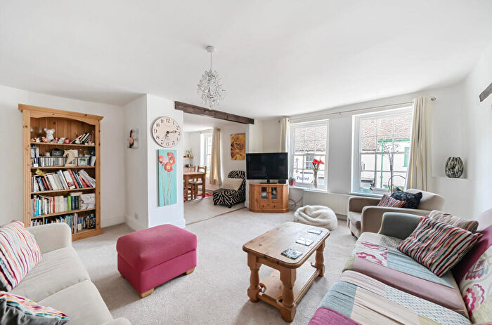 3 Bedroom Flat For Sale In High Street, Bishops Waltham, Southampton, Hampshire, SO32