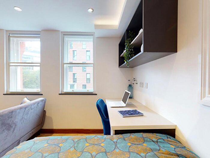 Apartment To Rent In Apt, Live Oasis Piccadilly #, M1