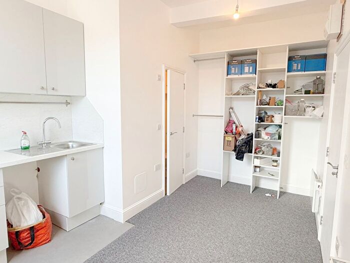 Studio To Rent In Chatsworth Road, London, E5