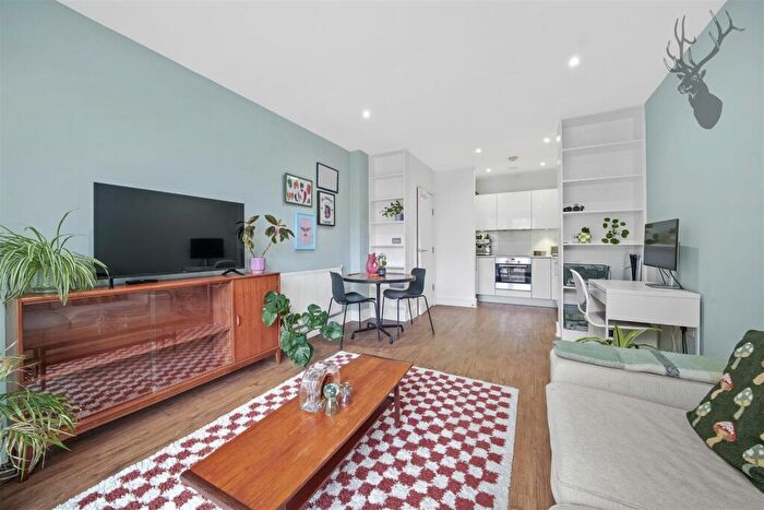 1 Bedroom Flat To Rent In Gunmakers Lane, Victoria Park, E3