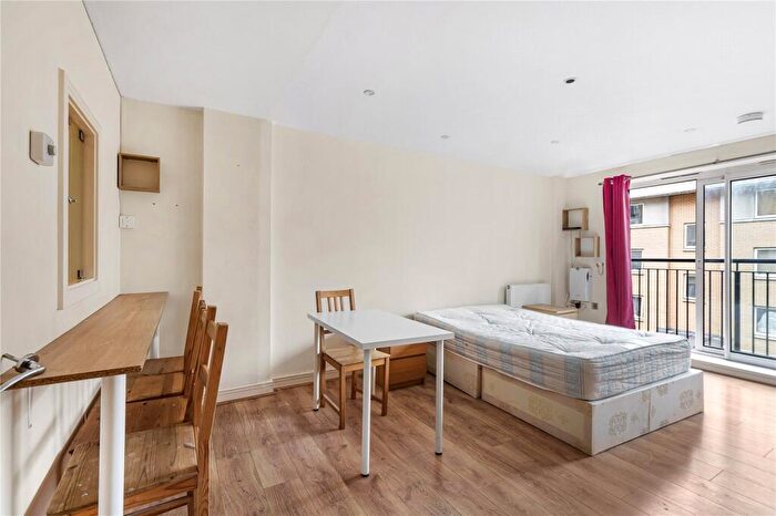 2 Bedroom Apartment To Rent In Newport Avenue, London, E14