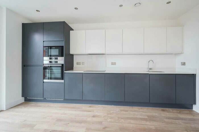 1 Bedroom Flat To Rent In Murdoch Court, , Hackney Wick, London, E3