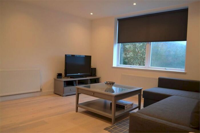 1 Bedroom Flat To Rent In St. Johns Road, Isleworth, TW7