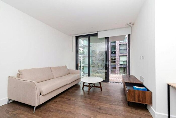 Studio To Rent In Neroli House, Piazza Walk, London, E1