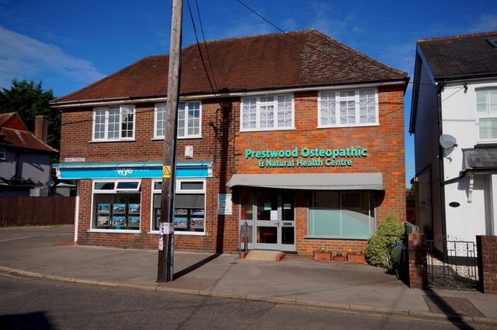 1 Bedroom Flat To Rent In High Street, Prestwood, Great Missenden HP16