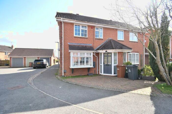 3 Bedroom Semi-Detached House To Rent In Trajan Gate, Stevenage, SG2