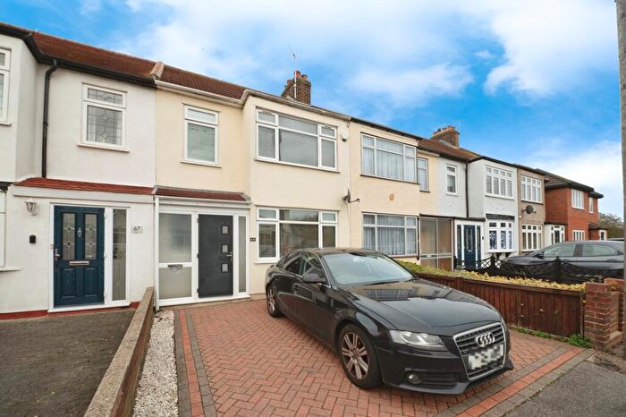 3 Bedroom Terraced House For Sale In Gainsborough Road, Rainham, Essex, RM13