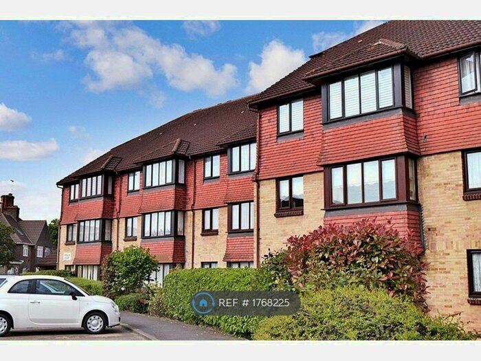 1 Bedroom Flat To Rent In Anglia Court, Dagenham, RM8