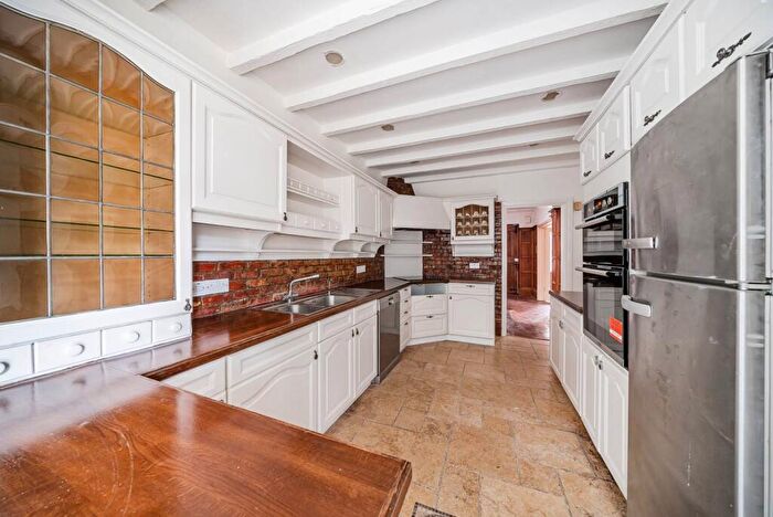 4 Bedroom Detached House To Rent In Canons Drive, Edgware, HA8