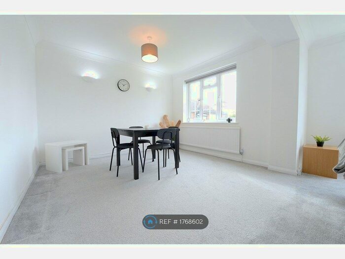 2 Bedroom Flat To Rent In Orchard Court, Bromley, BR2