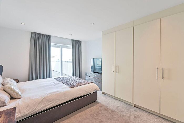 3 Bedroom Flat To Rent In Boulevard Drive, Colindale, London, NW9