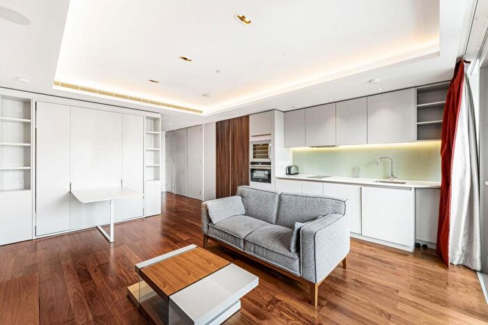 1 Bedroom Apartment For Sale In City Road, Canaletto Tower, EC1V