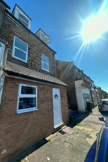 1 Bedroom Flat To Rent In Park Lane, Hornchurch, RM11