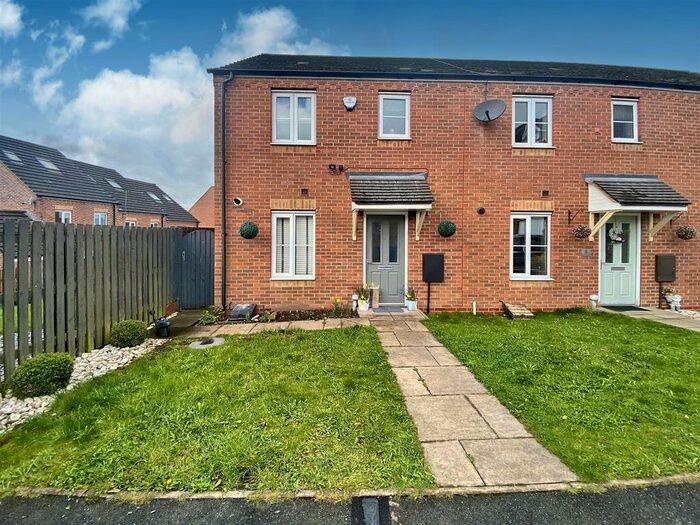 3 Bedroom Semi-Detached House To Rent In Bullhurst Close, Norton Heights, Stoke-On-Trent, ST6