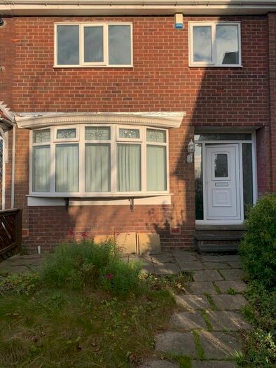 3 Bedroom Semi-Detached House To Rent In Kingsway Square, Sunderland, SR5