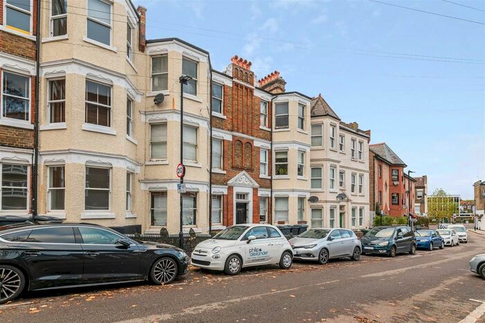 2 Bedroom Flat To Rent In Birkbeck Road, London, N8