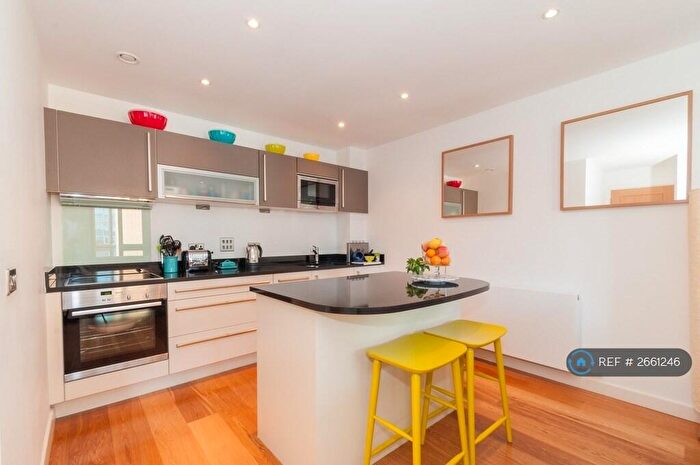 2 Bedroom Flat To Rent In Watermans Place, Leeds, LS1