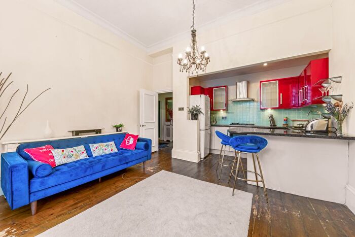 2 Bedroom Flat To Rent In Holland Road, London, W14