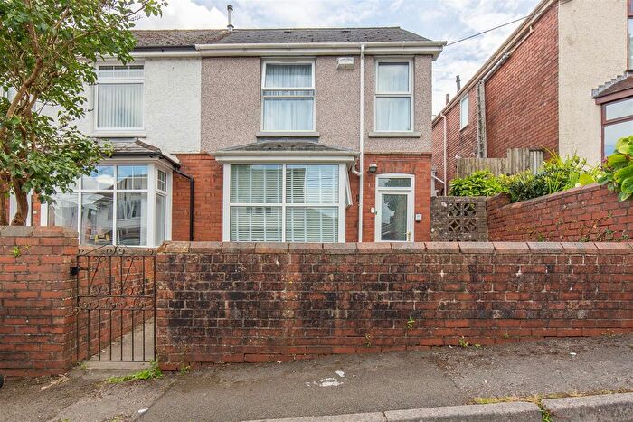 3 Bedroom End Of Terrace House For Sale In Grove Estate, Pontnewynydd, Pontypool, NP4