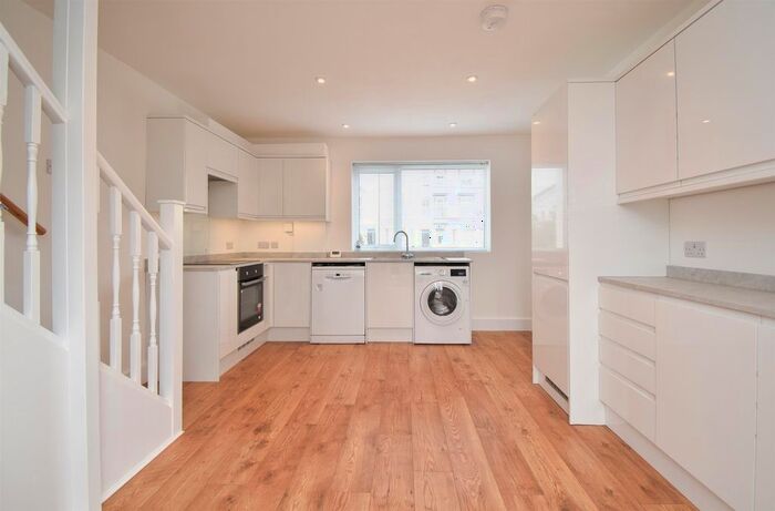 3 Bedroom Semi-Detached House To Rent In Elphinstone Road, Hastings, TN34