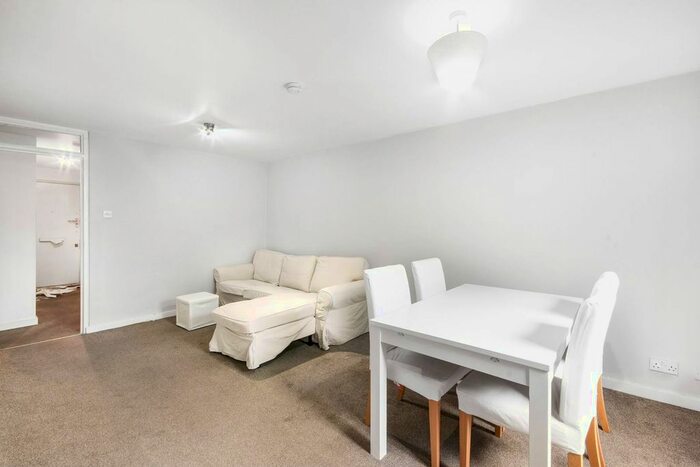 1 Bedroom Flat To Rent In Cooper Close, Waterloo, SE1