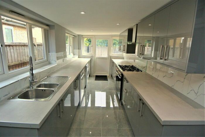 4 Bedroom Bungalow To Rent In Addlestone Park, Addlestone, KT15