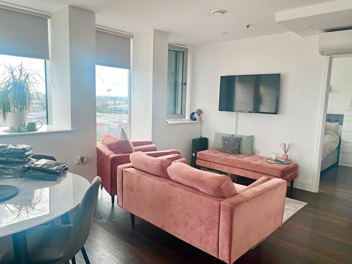 2 Bedroom Flat To Rent In Christchurch Road, London, SW19