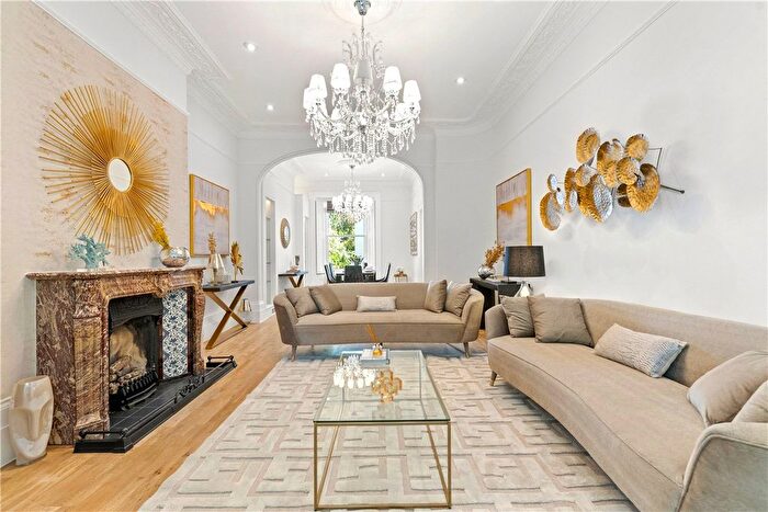 3 Bedroom Flat To Rent In Stanhope Gardens, South Kensington, London, SW7