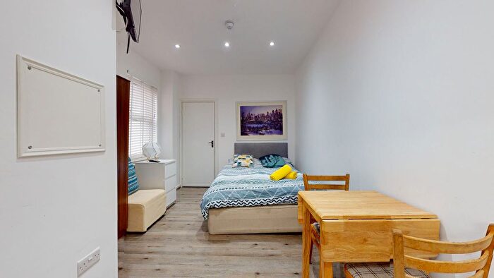 Studio To Rent In Blenheim Gardens, London, NW2