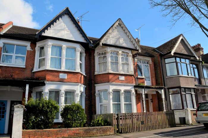 1 Bedroom Flat To Rent In Glenwood Avenue, Westcliff-On-Sea, SS0