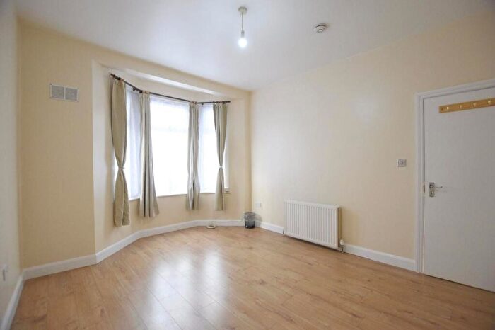 2 Bedroom Flat To Rent In Shoebury Road, London, E6