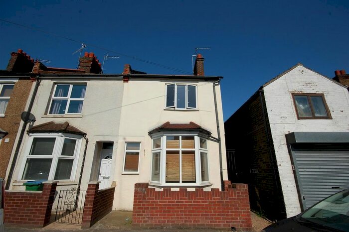 1 Bedroom Maisonette To Rent In Harwoods Road, Watford, WD18