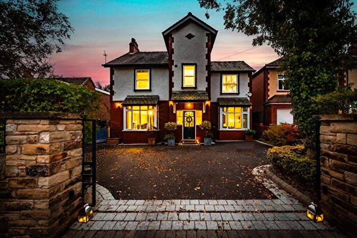 5 Bedroom Detached House For Sale In Hollins Lane, Marple Bridge, SK6