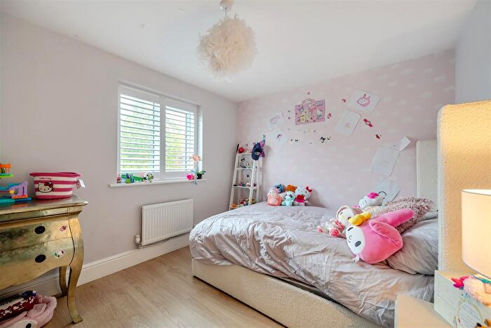 5 Bedroom Detached House For Sale In Pauling Close, Aston Clinton, HP22