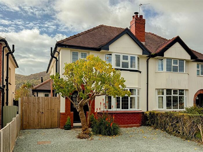 3 Bedroom Semi Detached House For Sale In Pickersleigh Road, Malvern, WR14