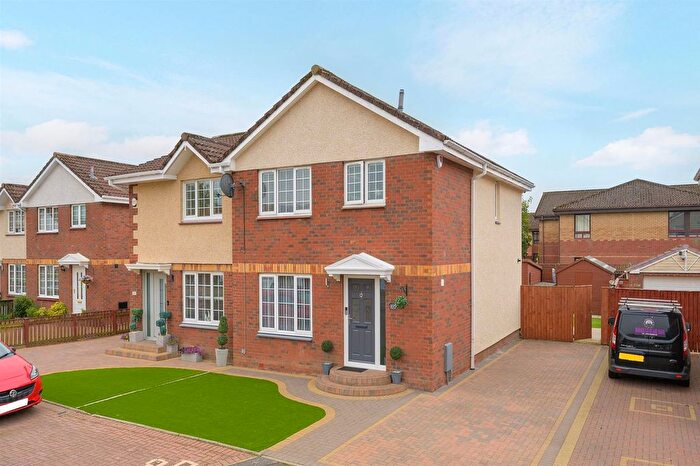 3 Bedroom Semi-Detached House For Sale In Crofters Gate, East Whitburn, EH47