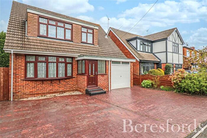 3 Bedroom Detached House For Sale In West Park Avenue, Billericay, CM12