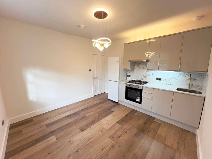 1 Bedroom Flat To Rent In Thrift Hall, Sewardstone Road, Waltham Abbey, EN9