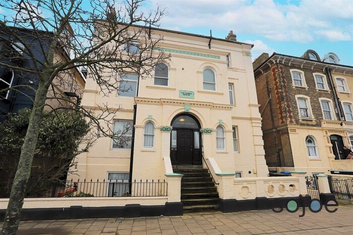 1 Bedroom Flat To Rent In Esplanade, Kirkley, NR33