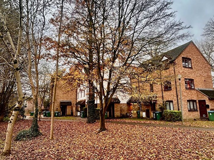 Studio For Sale In Ravenscroft, Watford, WD25